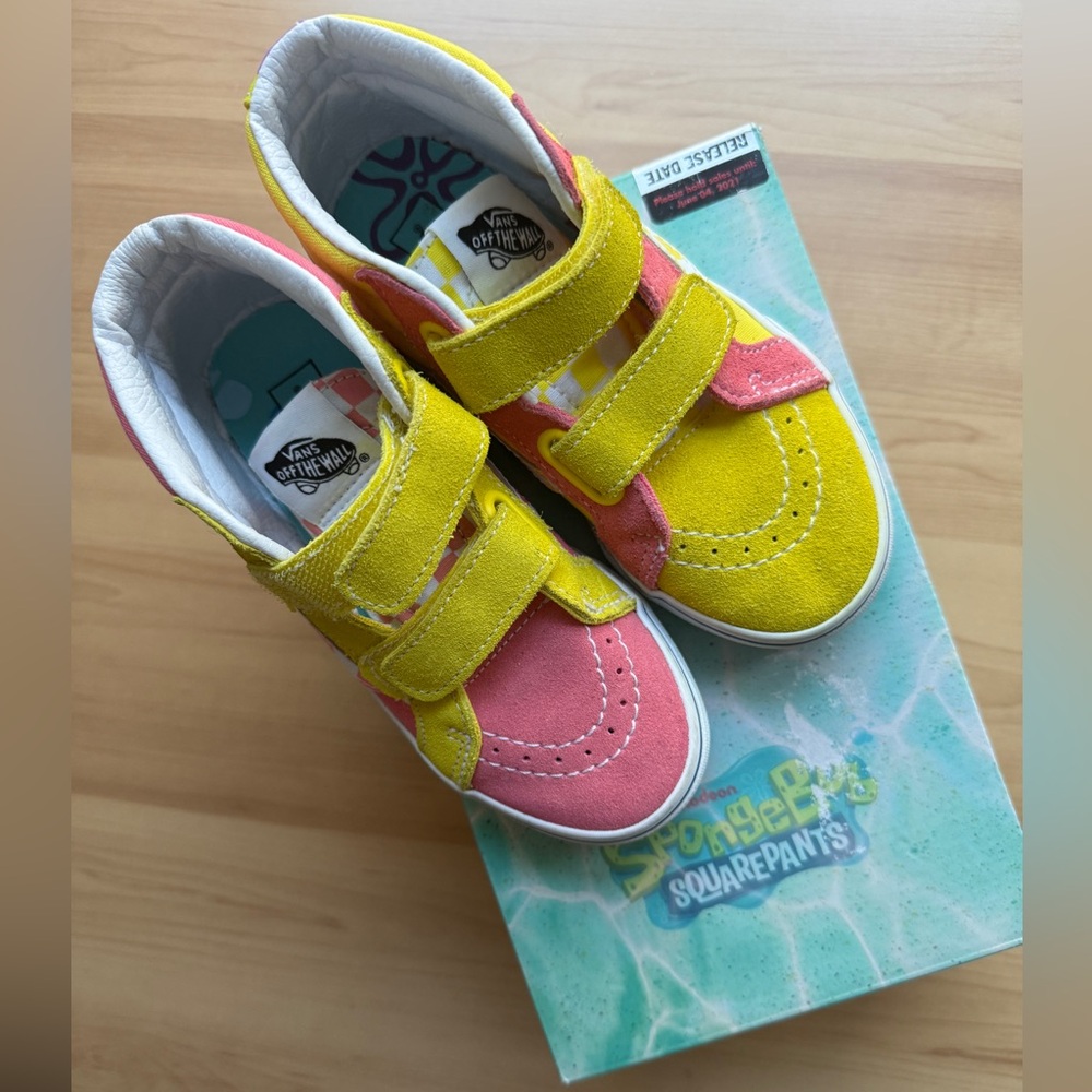 Nickelodeon SpongeBob Yellow and Pink Kids Sneakers - Picture 7 of 11
